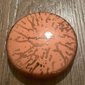 MAC Beige-ing Beauty Radiant Matte Bronzing Powder